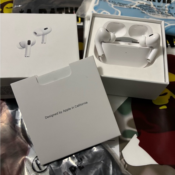 Apple AirPods Pro - Sleek White Design